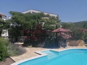 Sunny pool apartments