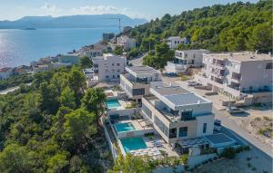4 Bedroom Awesome Home In Komarna