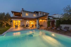 Villa Nar mit Pool und Panoramameerblick bei Porec