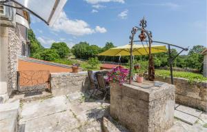Beautiful Home In Putini With Kitchen