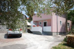 Apartments with a parking space , Krk - 20629