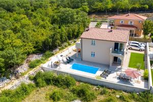 Apartments with a swimming pool Kremenici, Krk - 20676