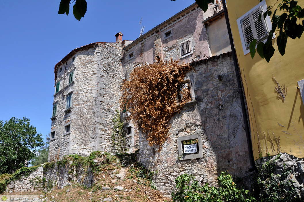 Stone houses at the edge of old Labin - Photo: 900002-59 Stone houses at the edge of old Labin