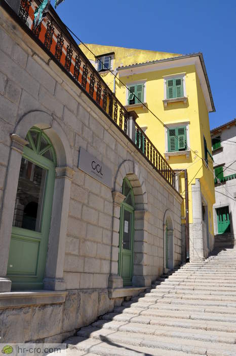 Gebäude der Stadtgalerie Labin an der Straße - Foto: 900045-1 Gebäude der Stadtgalerie Labin an der Straße