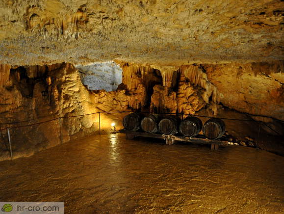 Wine barrles in Mramornica Cave