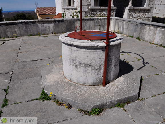 Well near the Town Loggia