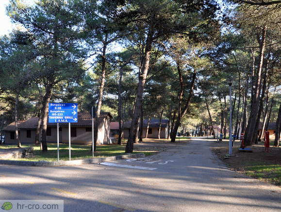 Ulice z bungalovi