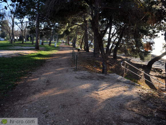 Path along the beach at the lighthouse and Camp Savudrija (Pineta)