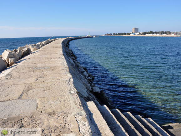 Pomol ob začetku zaliva