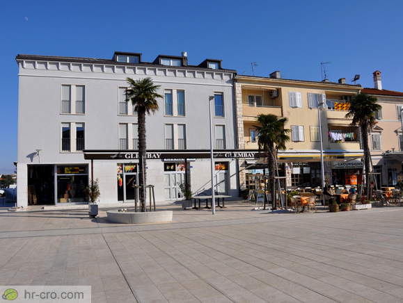 Vzhodna stran Trga slobode