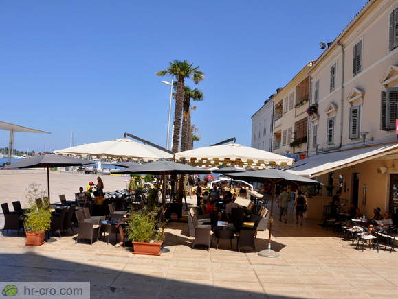 Trg slobode - Kavarne