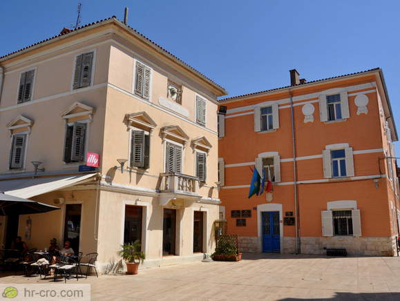 Stavbe ob začetku Ulice Giuseppe Garibaldi