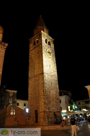 Zvonik v Umagu zvečer