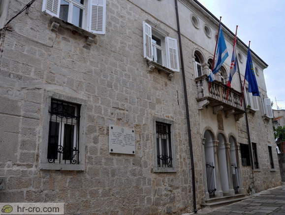 Cres - Mestna uprava