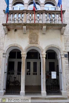 Cres - Mestna uprava