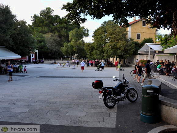 Nerezine - Trg studenec