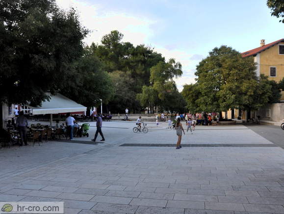 Nerezine - Trg studenec