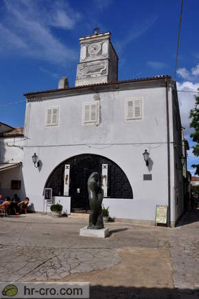 Rathaus und Archäologische Sammlung