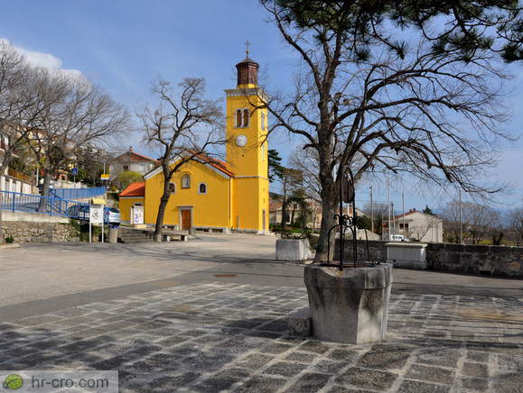 Well and the Church of St. Helen