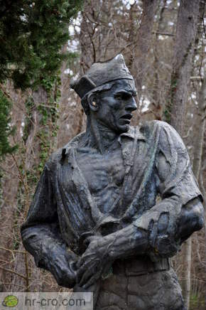 Bronast kip partizana