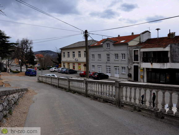 Pogled na osrednji trg v Grižanah