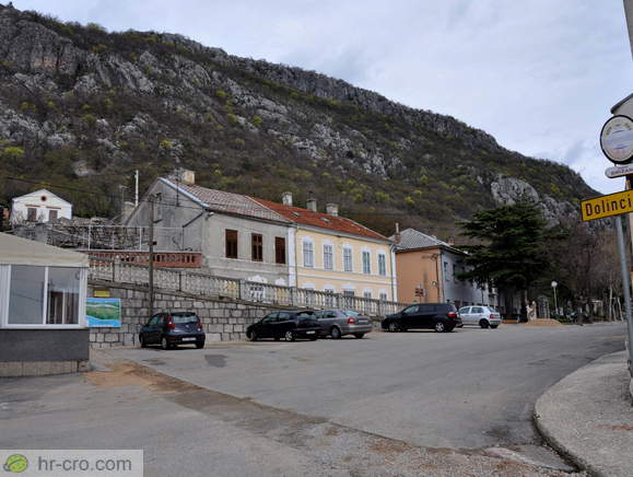 Parkirišče v Grižanah