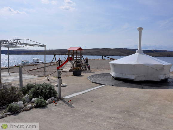 Igrala in Grote bar v poletnem času