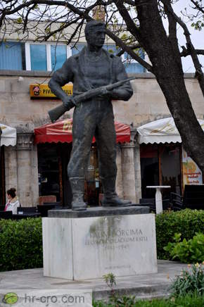 Novi Vinodolski - Denkmal für die Nationale Befreiungskrieg