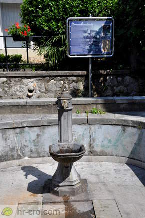 Fountain and information board in memory of the Lovran - Lovran's water-carriers