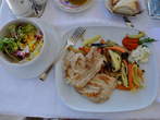 Restaurant Kvarner - Piščanec na žaru z zelenjavo in solata 