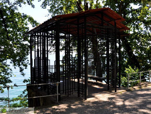 Pavilion above the coast trail