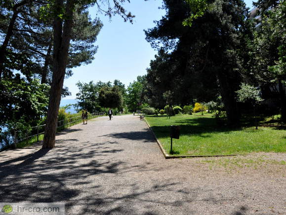 Wide promenade above the coast trail Lungo di mare