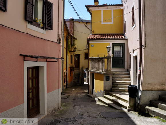 Staro mestno jedro Lovrana v bližini Vzhodnim mestnih vrat