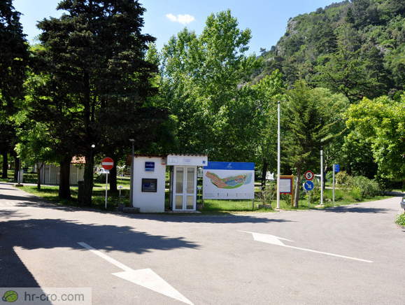 Začetek avtokampa Medveja