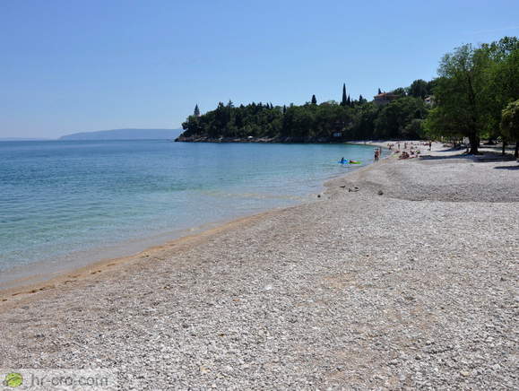 Hemingway Beach <br> Hemingway Beach with some shade and near camp Medveja