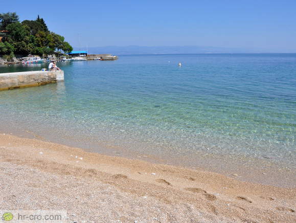 Hemingway Beach <br> Small port on the left side of the bay
