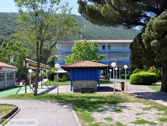 Pogled na Hotel Marina s smeri morja