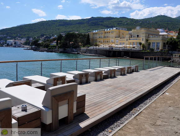 Ičići-Opatija <br> Lido in Hotel Kvarner v ozadju Ičići-Opatija <br> Lido in Hotel Kvarner v ozadju