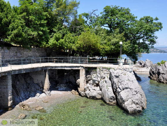 Path along the coast in Lovran