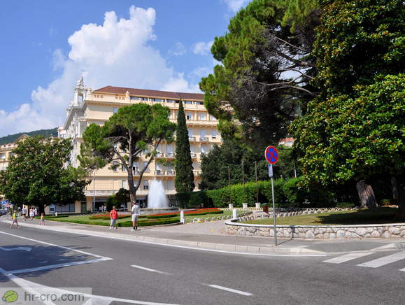 Fontana Slatina ob cesti skozi Opatijo