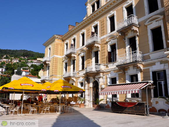 Terasa pred hotelom Opatija