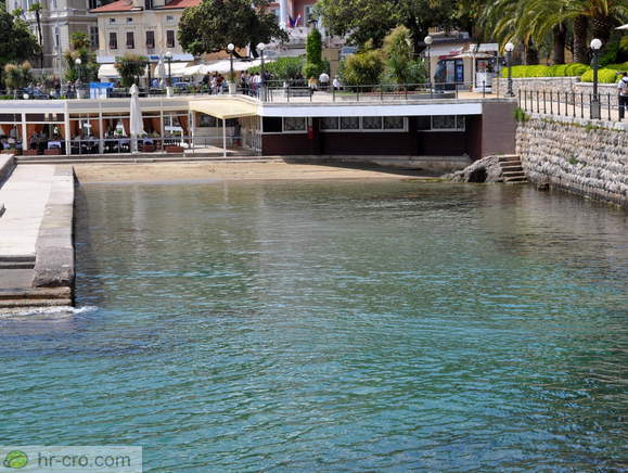Otroška plaža z mivko
