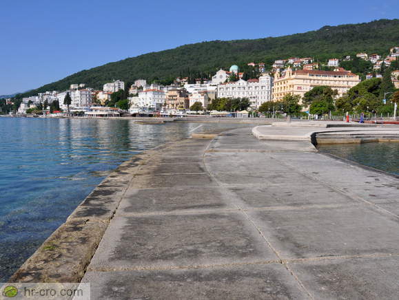 Opatija in plaža Slatina