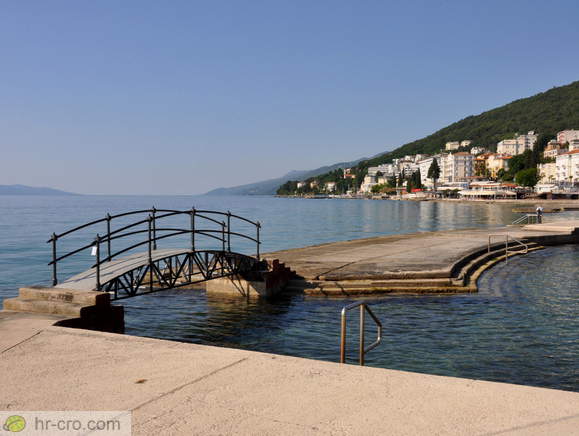 Mostiček čez kanal