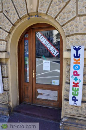 Peek&Poke - Vhod Peek&Poke - Vhod