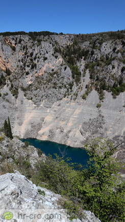 Modro jezero s poti proti trdnjavi Topana Modro jezero s poti proti trdnjavi Topana
