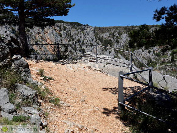 Razgledišče pri parkirišču <br> Razgledišče na Modro jezero