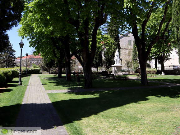 Park pri cerkvi sv. Franje