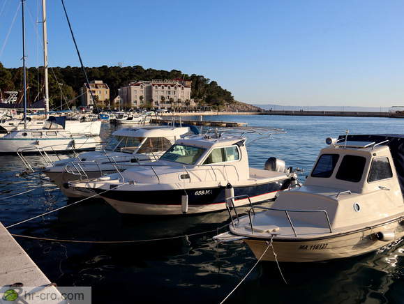 Privezani motorni čolni