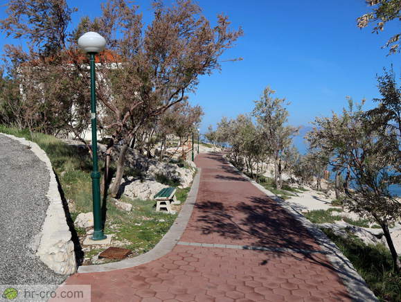 Sprehajalna pot od mestne plaže do svetilnika